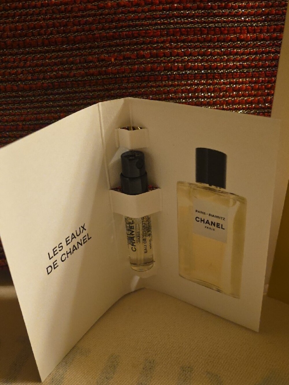 CHANEL Beaute Makeup Pouch With Card And Sample - Picture 6 of 6